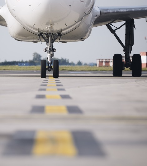 front-view-of-airplane-at-airport-runway Airport Runway Rubber Removal Services